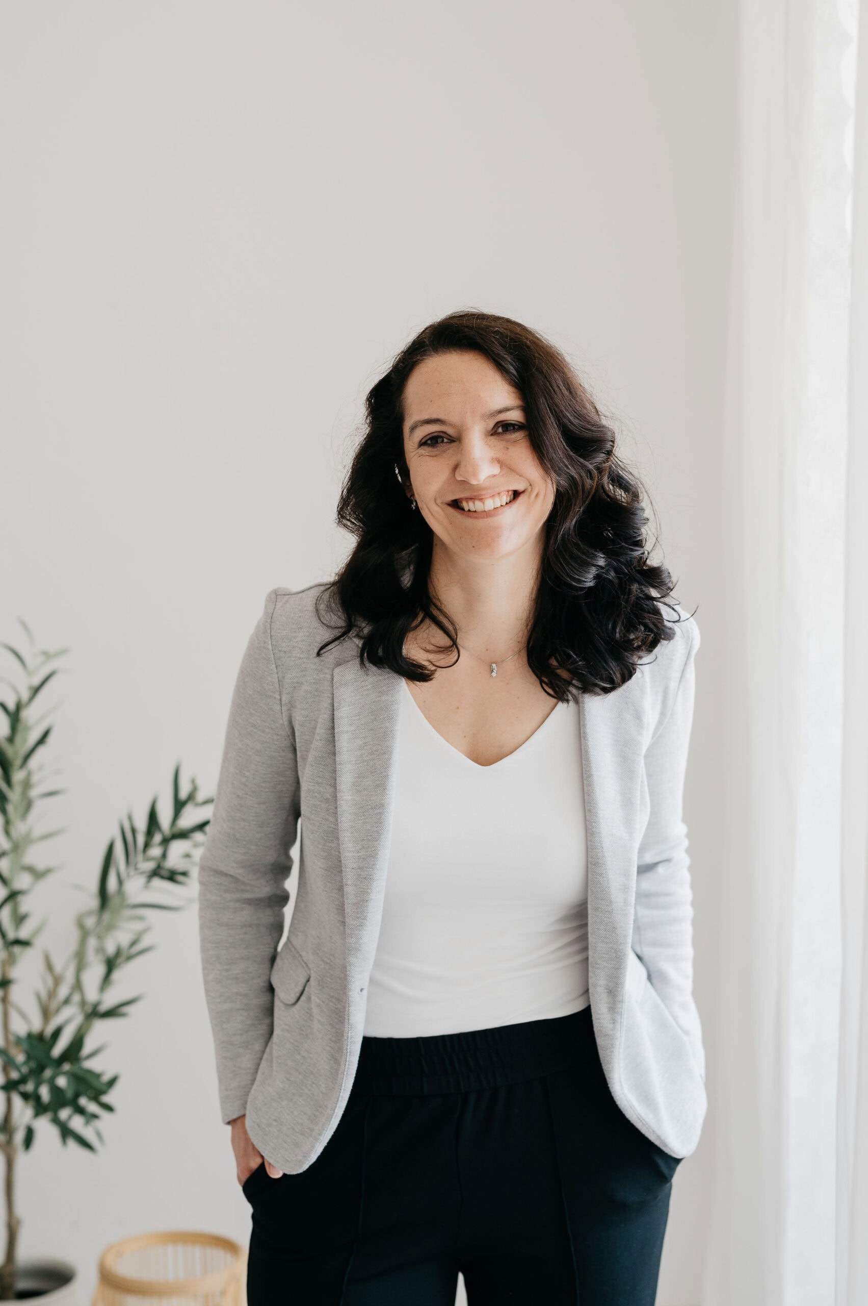 Helles Businessportrait im Studio mit natürlichem Licht in Rosenheim